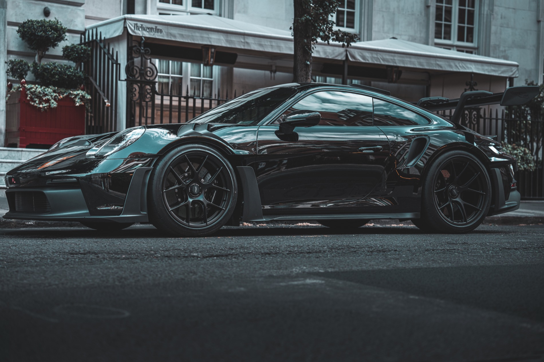Porsche 911 GT3 RS at night