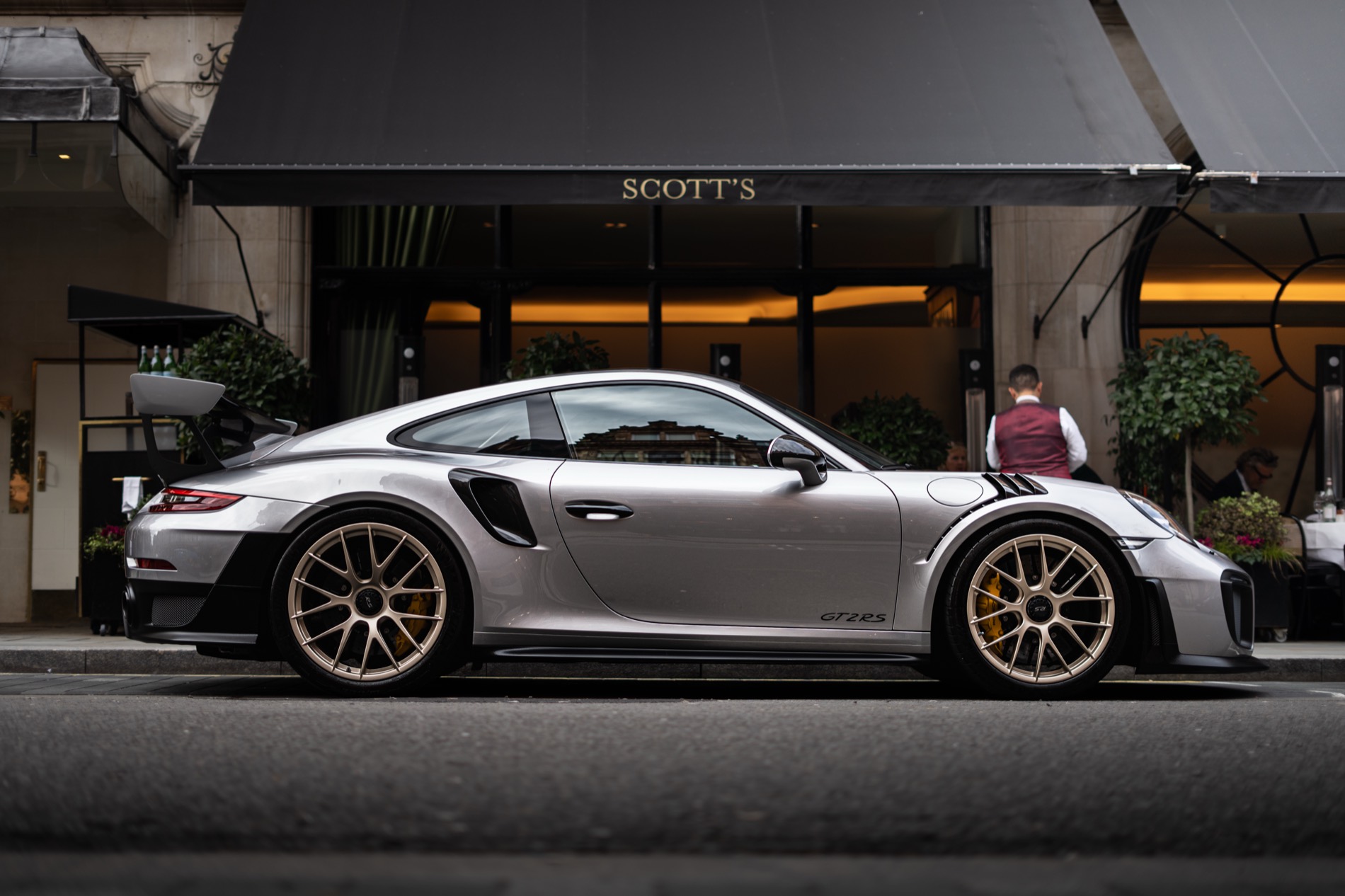 Porsche 911 GT2 RS front three-quarter study
